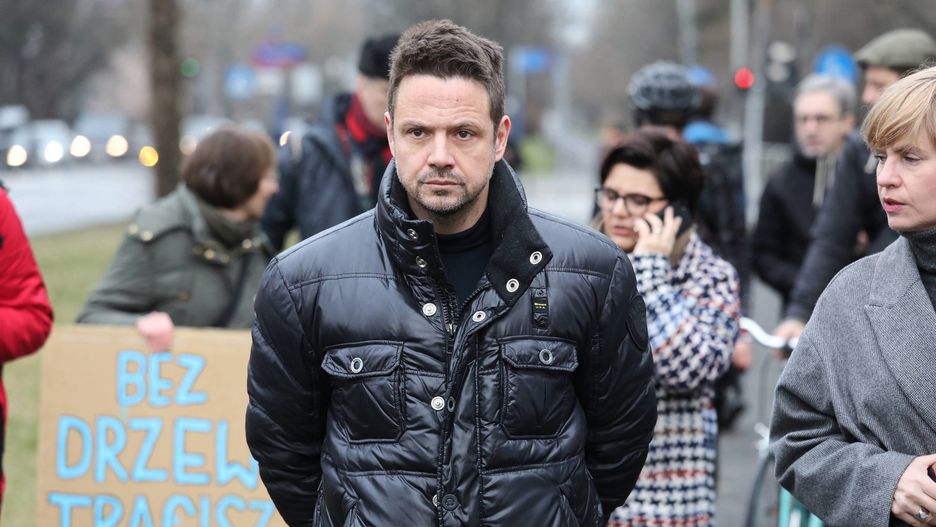 Warszawa. Prezydent Warszawy Rafał Trzaskowski podczas briefingu prasowego dot. inwestycji przeciwpowodziowej na Wybrzeżu Helskim