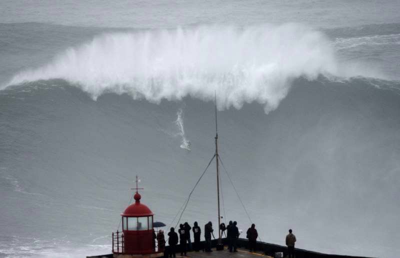 Nazare. Największe fale na świecie. Wybierz się do Portugalii