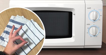 Trudne plamy z ręczników kuchenny można usunąć w mikrofalówce. Schodzą od razu