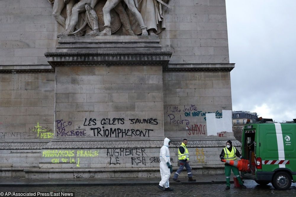 Zamieszki w Paryżu. Zniszczono Łuk Triumfalny