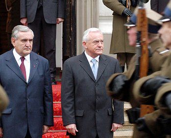 Raffarin: zmiana projektu konstytucji UE poprzez konsensus