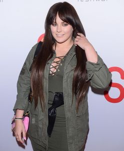 Ewa Farna chwali się bujnymi kształtami. Trudno oderwać wzrok od jej dekoltu