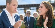 Royalsi kochają fast foody. Kate zajada się curry, Meghan frytkami, a Harry wrapami. Ale to królowa szaleje najbardziej