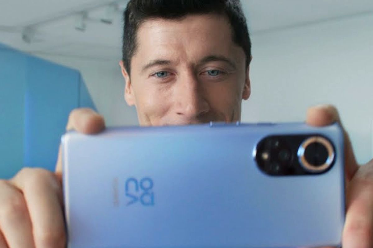 Huawei zaprzecza, że pomaga Putinowi. Robert Lewandowski zrywa współpracę