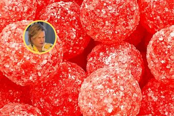 Katarzyna Bosacka testuje kwaśne cukierki. "Chemia do kibla w czystej postaci"