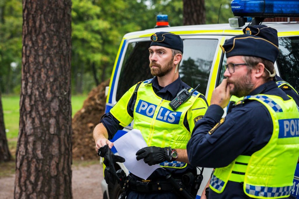 The Right Wing Sweden Democrats Party Hold A Campaign Rally Ahead Of The General ElectionNYKOPING, SWEDEN - SEPTEMBER 07: Police officers prepare for a political rally for the right wing Sweden Democrats party at Traffens Outdoors Theater ahead of the Swedish general election on September 7, 2018 in Nykoping, Sweden. The election will be held on September 9, 2018.  (Photo by Michael Campanella/Getty Images)Michael Campanellasverige demokraterna, sd