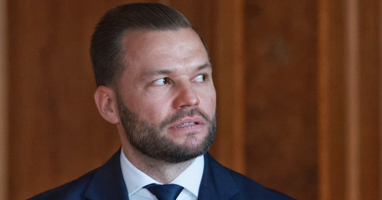 "Finanse muszą przechodzić na drugi plan". Gołek o zarobkach, budowie mieszkań komunalnych i Wiśniewskim