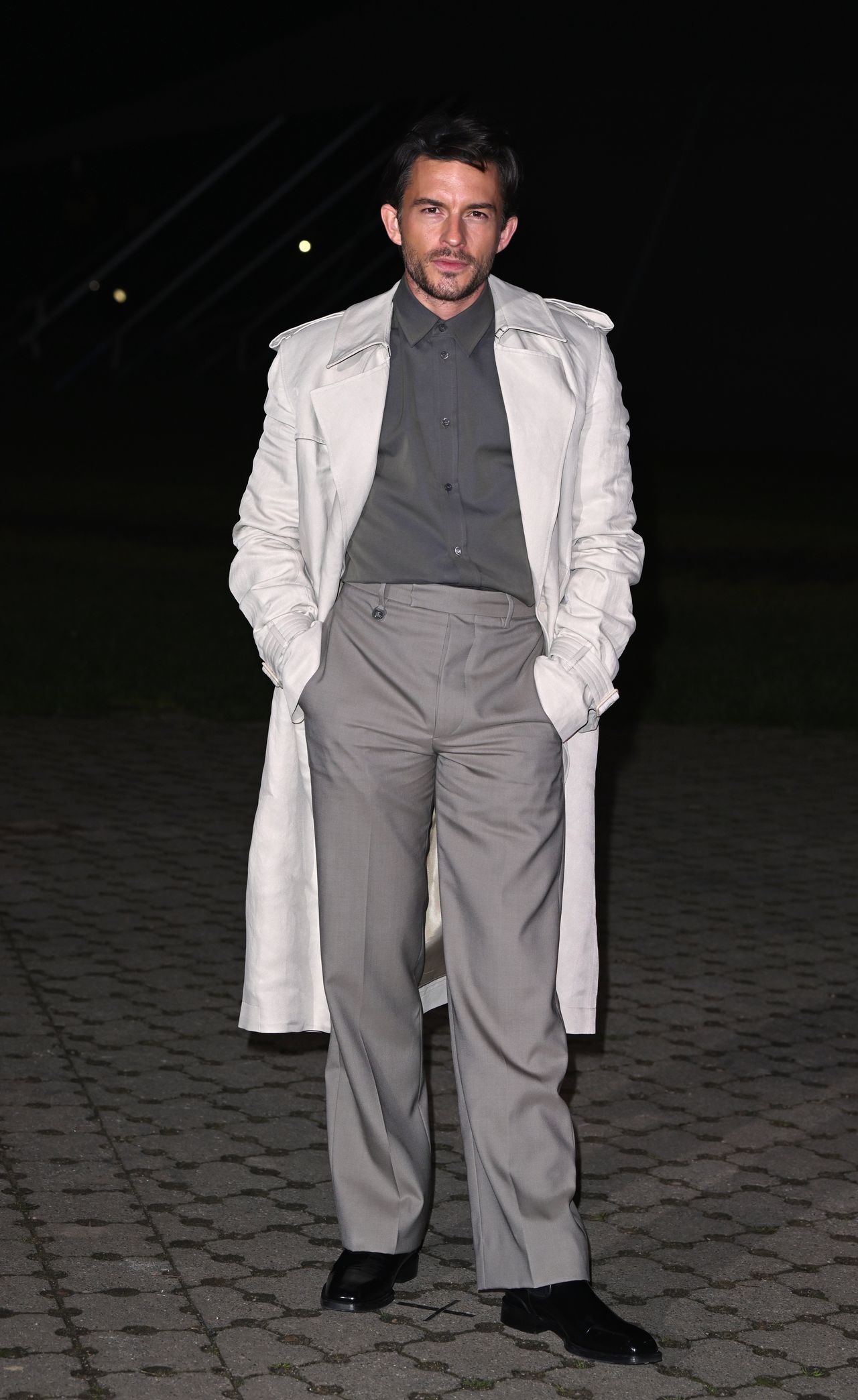 Jonathan Bailey na London Fashion Week 