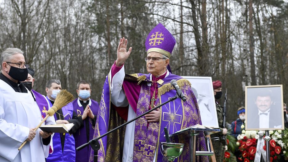 Bp Antoni Długosz na pogrzebie Krzysztofa Krawczyka