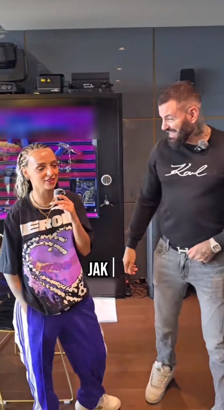 Wojtek Gola pokazał apartament na Złotej 44