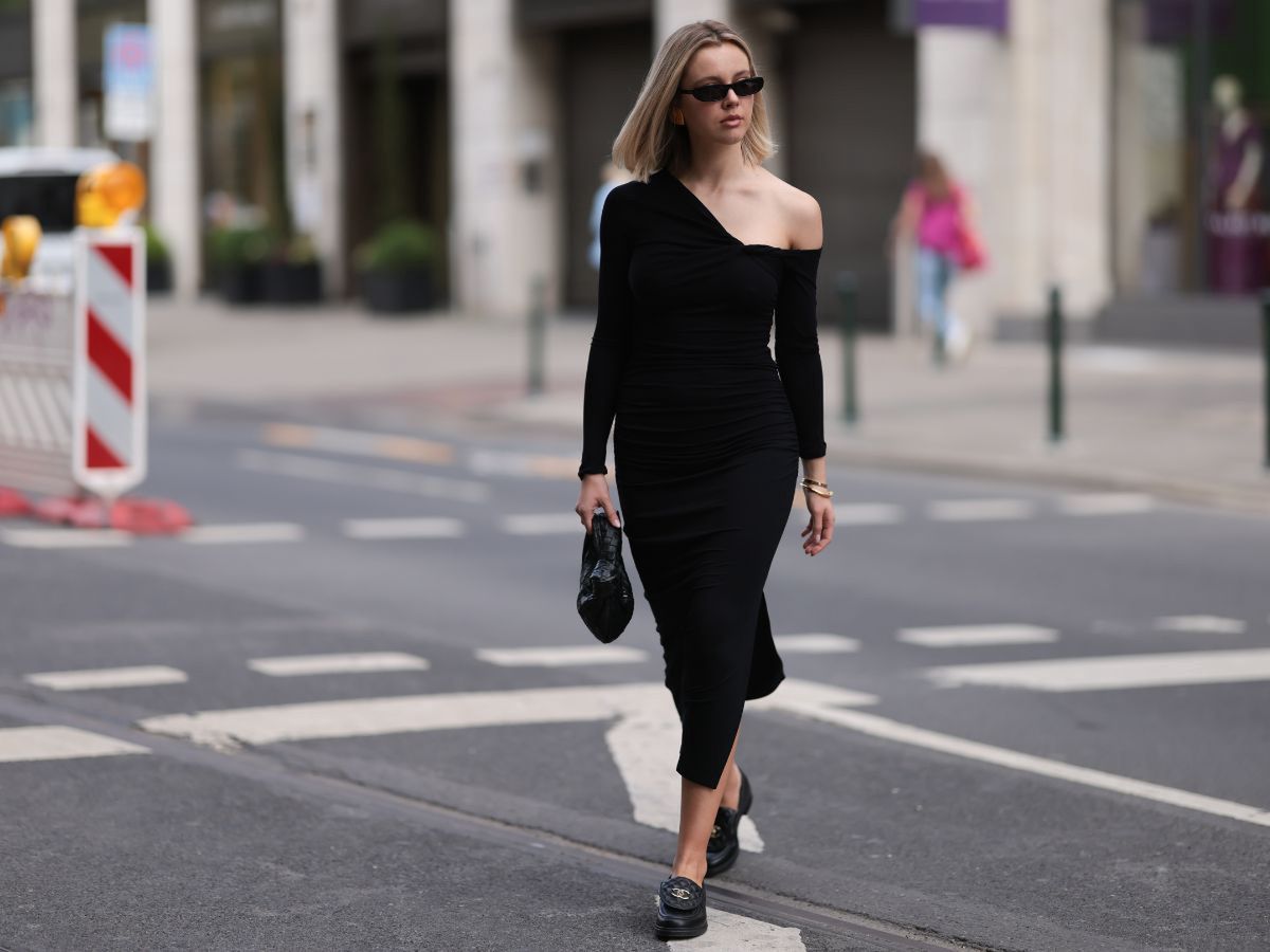 Czarne sukienki na jesień. Jak je stylizować?