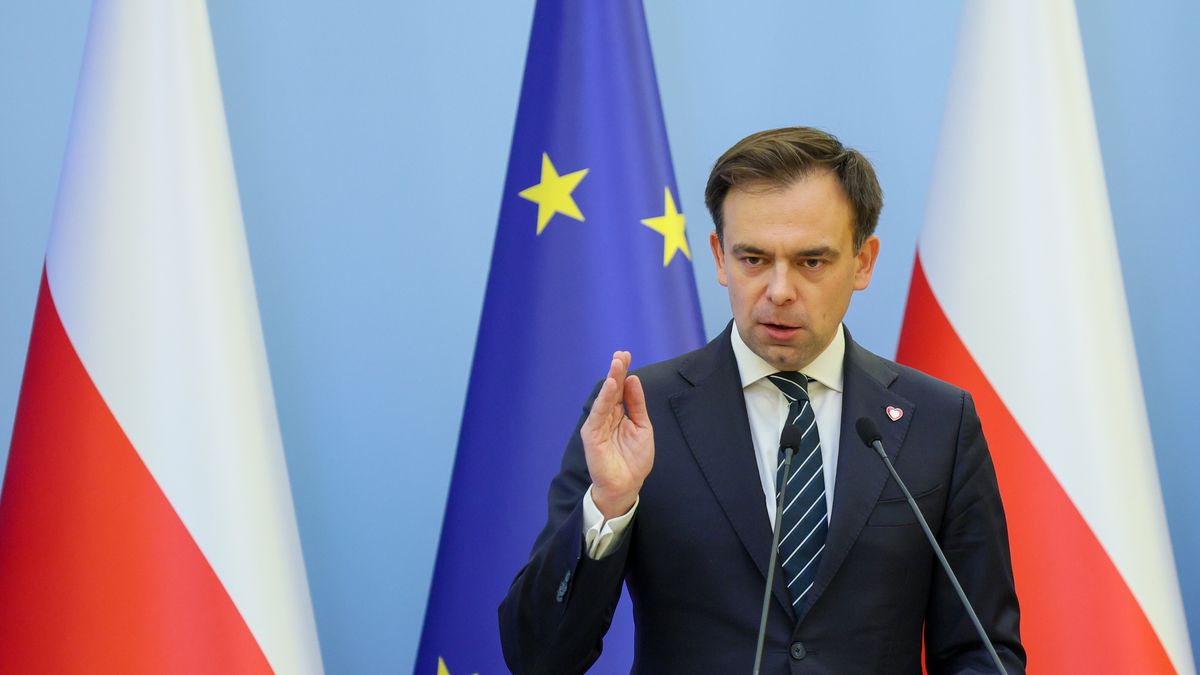 Warszawa, 28.08.2025. Minister finansów i gospodarki Andrzej Domański podczas konferencji prasowej po zakończonym posiedzeniu rządu w siedzibie Kancelarii Prezesa Rady Ministrów w Warszawie, 28 bm. Na posiedzeniu został przyjęty projekt budżetu państwa na rok 2026. (amb) PAP/Paweł Supernak