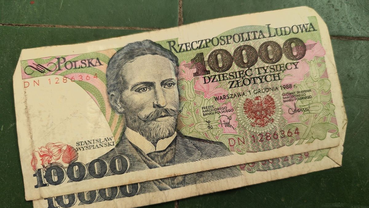 Banknot o nominale 1000 zł z czasów PRL