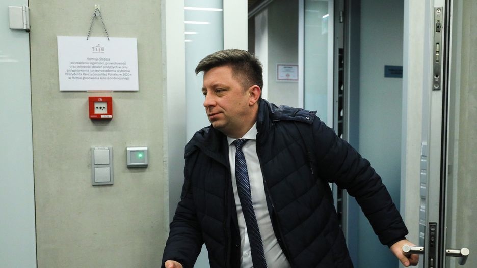 Warszawa, 05.02.2024. Były szef Kancelarii Prezesa Rady Ministrów Michał Dworczyk po przesłuchaniu przez sejmową komisję śledczą do zbadania legalności, prawidłowości oraz celowości działań podjętych w celu przygotowania i przeprowadzenia wyborów Prezydenta Rzeczypospolitej Polskiej w 2020 r. w formie głosowania korespondencyjnego, 5 bm. w Sejmie w Warszawie. (aldg) PAP/Paweł Supernak