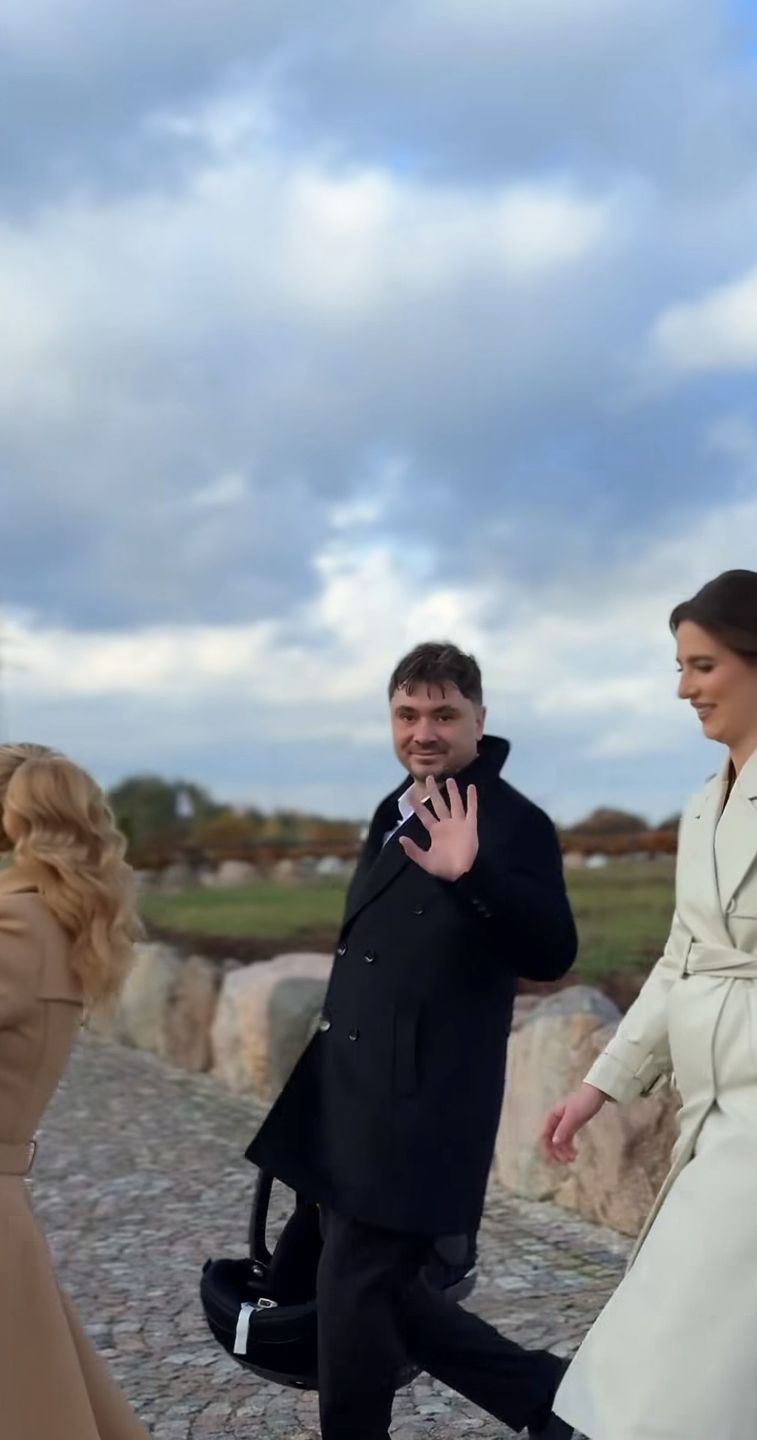 Faustyna pokazuje kolejne kadry z chrzcin Floriana