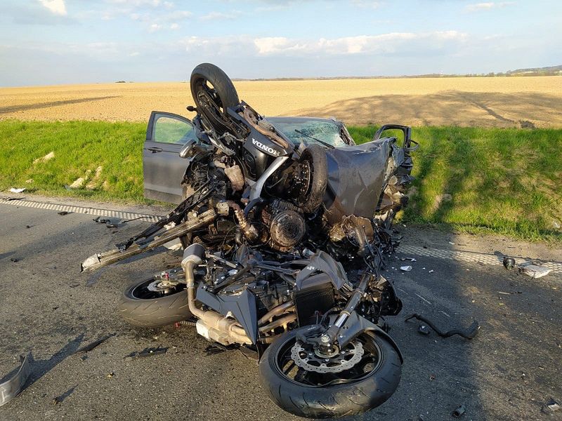 Tyle zostało z mondeo i dwóch motocykli