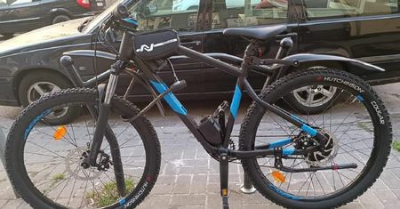 Ktoś włamał się do piwnicy i ukradł rower elektryczny należący do niepełnosprawnego mieszkańca