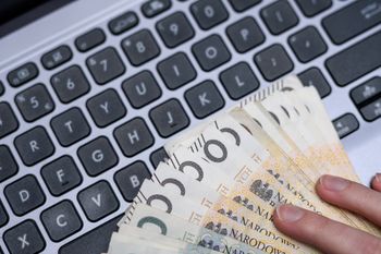 Nie daj się oszukać metodą "na tani nocleg". Oszustów coraz więcej