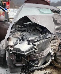 Śląskie. Koszmarny wypadek w Mysłowicach. Opel zmiażdżony