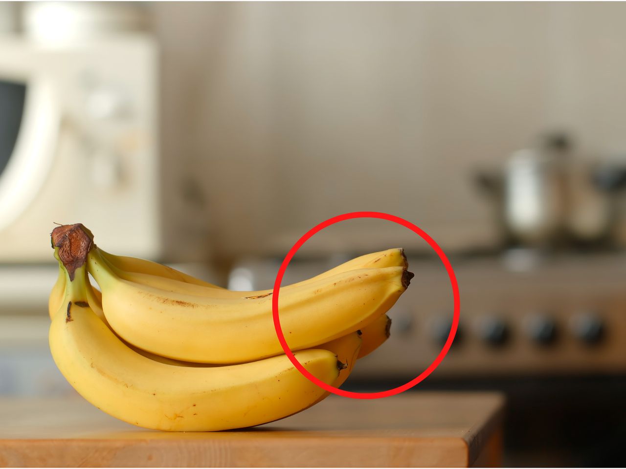 Jeść czy nie jeść? Co zrobić z czarną końcówką banana?