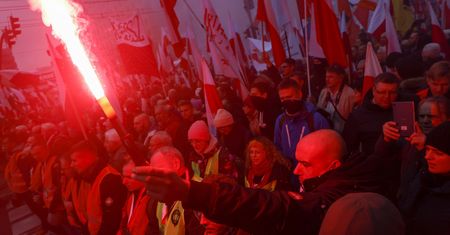 Odcięty od rządowego wsparcia. Marsz Niepodległości może znów skończyć w niszy [OPINIA]