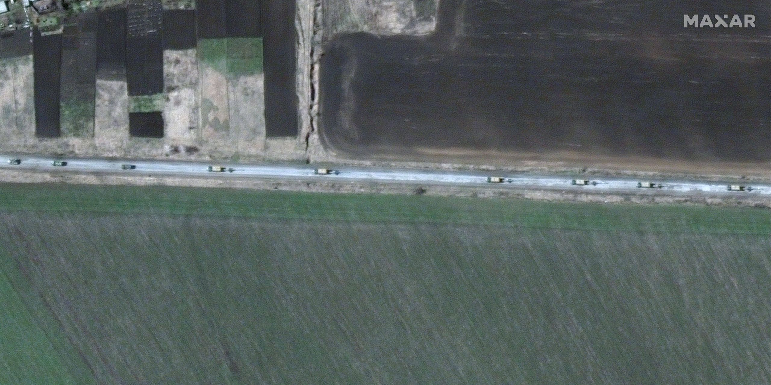 Large military convoy in Ukraineepa09881695 A handout satellite image made available by Maxar Technologies shows the northern end of a convoy of military trucks with towed artillery pieces that extends for at least eight miles moving south through the Ukrainian town of Velykyi Burluk, Ukraine, 08 April 2022 (issued 10 April 2022). Russian troops entered Ukraine on 24 February resulting in fighting and destruction in the country and triggering a series of severe economic sanctions on Russia by Western countries.  EPA/MAXAR TECHNOLOGIES / HANDOUT -- MANDATORY CREDIT: SATELLITE IMAGE 2022 MAXAR TECHNOLOGIES -- THE WATERMARK MAY NOT BE REMOVED/CROPPED -- HANDOUT EDITORIAL USE ONLY/NO SALES Dostawca: PAP/EPA.MAXAR TECHNOLOGIES / HANDOUT