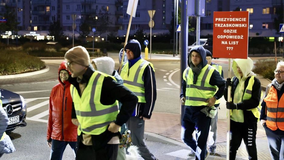 Protesty na Ursynowie ws. likwidacji parkingu pod park linearny