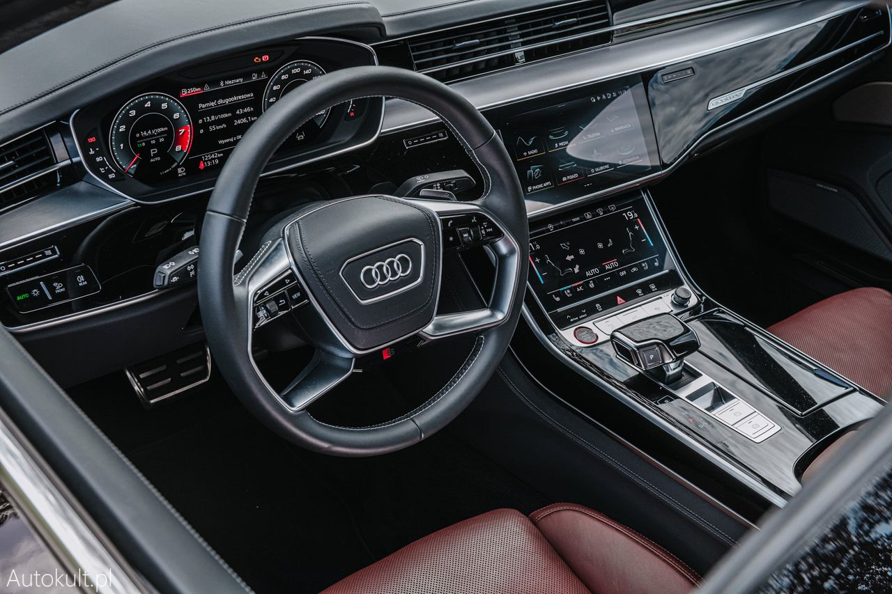 Audi S8 D5 (2021) vs Audi S8 D3 (2006)