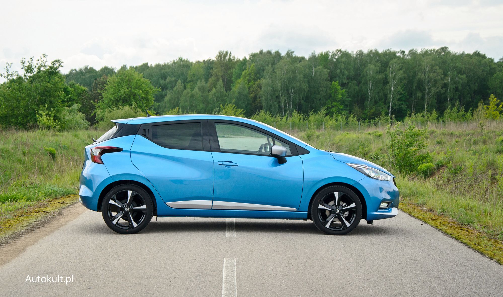Nissan Micra prezentuje się zupełnie inaczej niż większość konserwatywnych konkurentów.