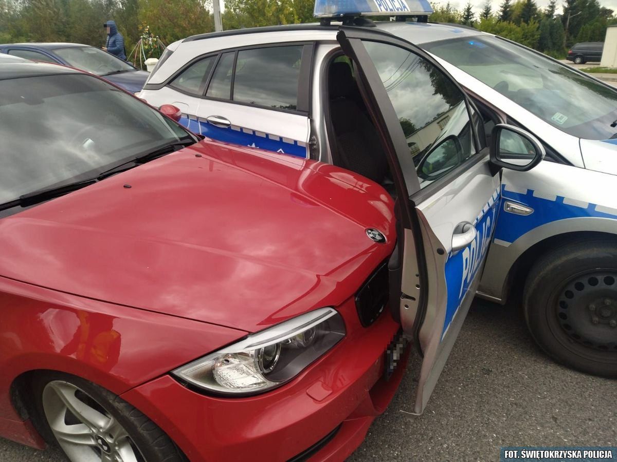 Szaleńczą jazdę skończył na drzwiach radiowozu. Kierowca bmw uzbierał 55 punktów karnych