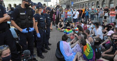 Warszawa. Zatrzymania po aresztowaniu aktywistki Margot. Posłowie na komisariatach