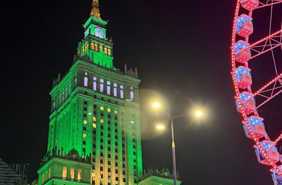 W Warszawie stanęła największa choinka na świecie?