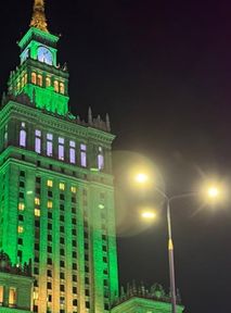 W Warszawie stanęła największa choinka na świecie. Jakie jeszcze atrakcje na placu Defilad?