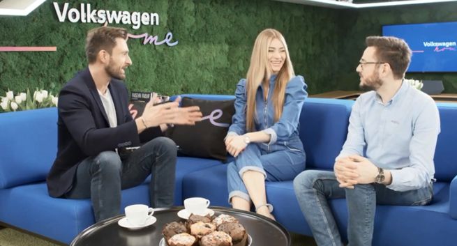 Marcelina Zawadzka prowadzącą show "Porozmawiajmy o samochodach" Volkswagen Home