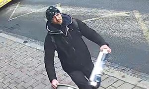 Zaatakował dziecko. Szukają mężczyzny ze zdjęcia