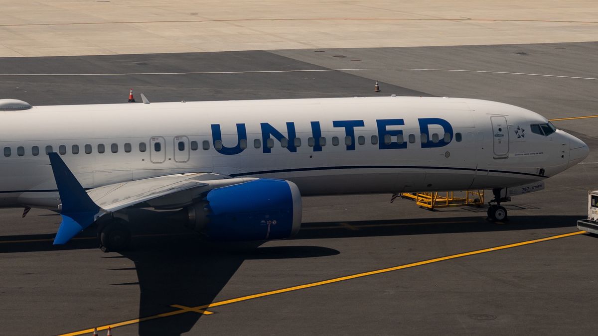 A Boeing Boeing 737 MAX passenger aircraft, operated by United Airlines Holdings Inc., on the tarmac at Newark Liberty International Airport (EWR) in Newark, New Jersey, US, on Monday, June 2, 2025. A runway at Newark Liberty International Airport that's been under construction and is partially responsible for some of the disruptions there will reopen Monday, the Port Authority of New York and New Jersey announced Friday. Photographer: Yuki Iwamura/Bloomberg via Getty Images