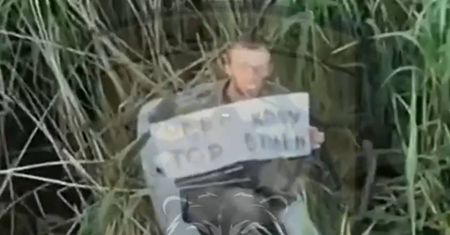 Akurat nadleciał dron. Rosyjski żołnierz pokazał ten napis