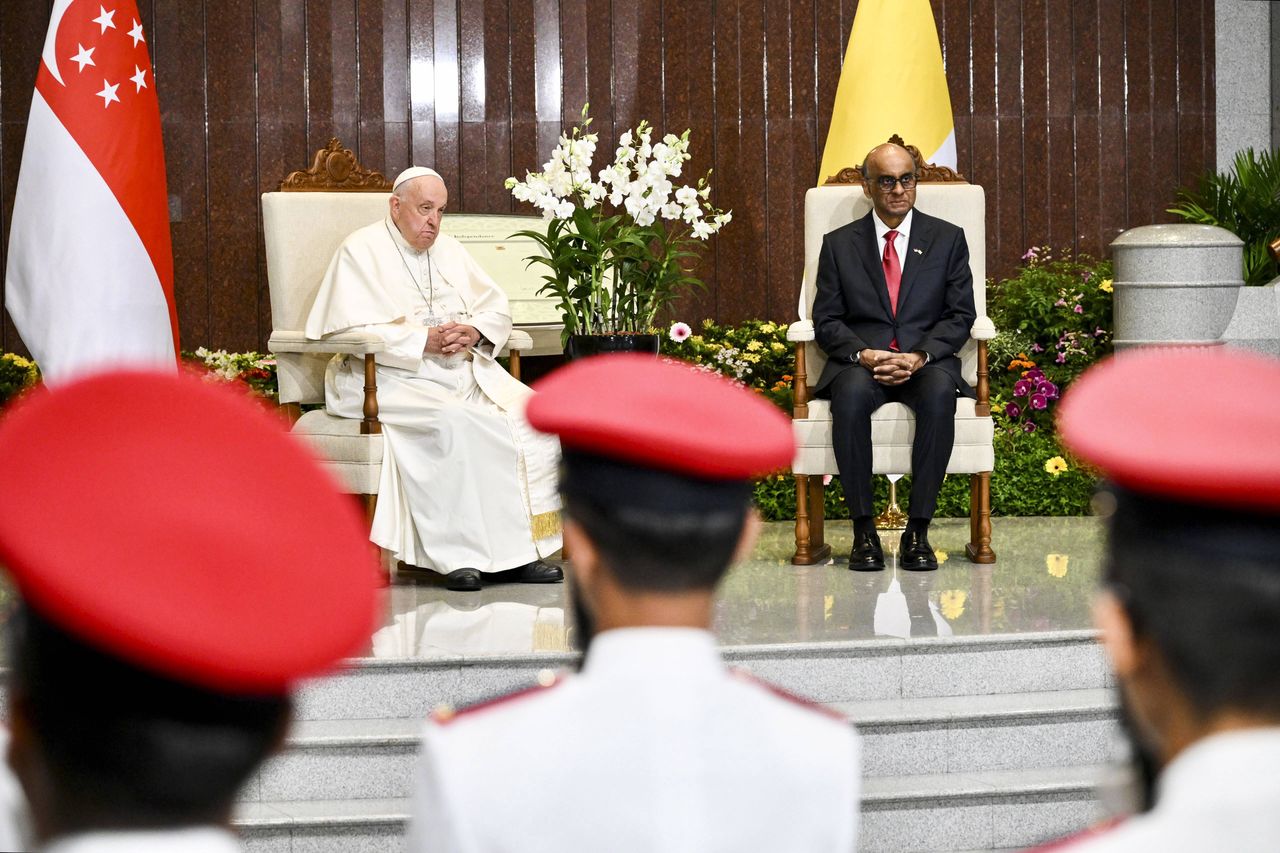 Pope Francis and President of Singapore Tharman Shanmugaratnam