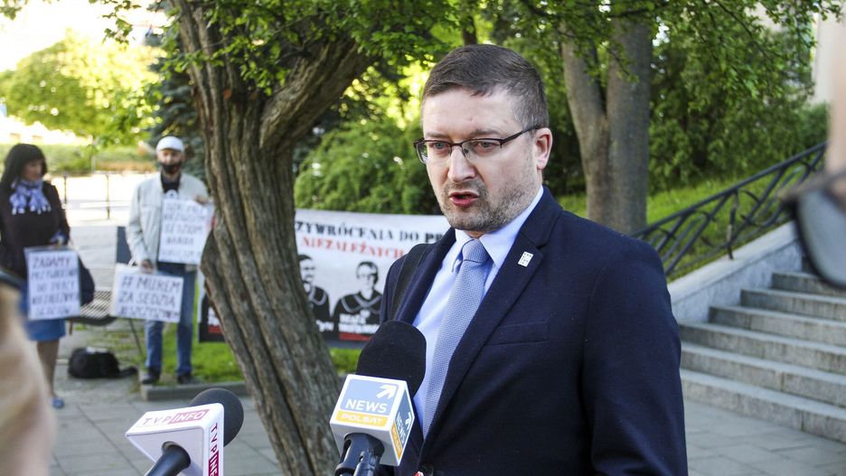 O?wiadczenie Paw?a Juszczyszyna
24.05.2021 Olsztyn Sedza Pawel Juszczyszyn wyglosil oswiadczenie przed Sadem Rejonowyn w sprawie swojego powrotu do pracy fot. Artur Szczepanski/REPORTER N/z Pawel Juszczyszyn
Artur Szczepanski/REPORTER