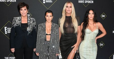Jak wyglądałyby Kardashianki bez operacji plastycznych? Sztuczna inteligencja zaprezentowała ich NATURALNE wersje. Poznajecie? (ZDJĘCIA)