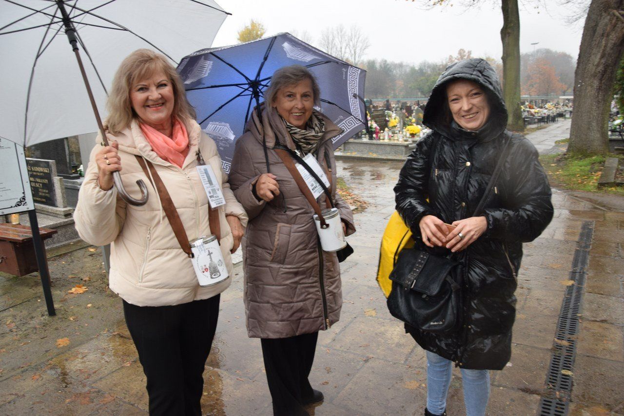 Padł rekord. To była 13. kwesta na odrestaurowanie zabytkowych nagrobków na starym cmentarzu w Zduńskiej Woli