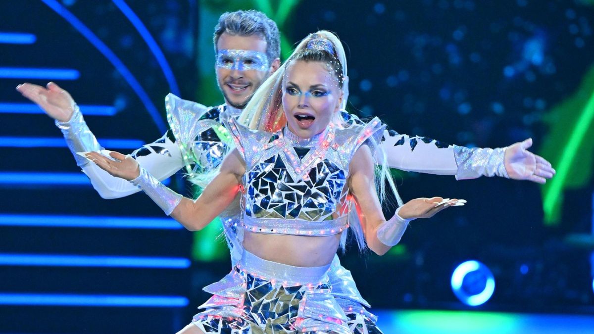 Iza Miko, Albert Kosiński