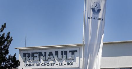 Renault traci przez pandemię. Gwałtowny spadek sprzedaży samochodów
