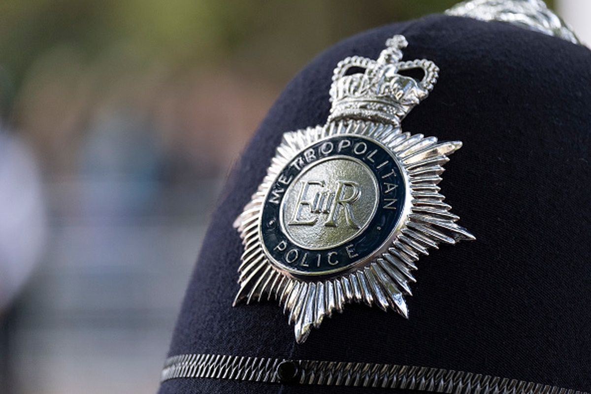 Brytyjscy policjanci pozostają w napięciu. Czekają tylko na jeden rozkaz