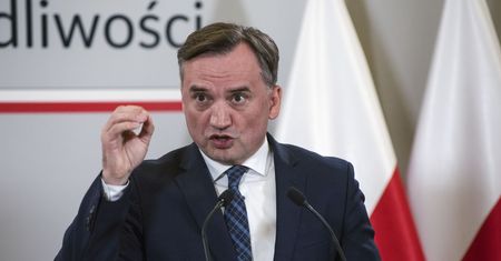 Ziobro komentuje decyzję prokuratury. "Komuna wróciła"
