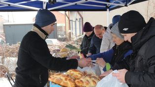 Ładzice: Ryneczek prosto od rolnika. "Święta? Jeszcze za wcześnie, ale zapraszamy na Jarmark Bożonarodzeniowy"