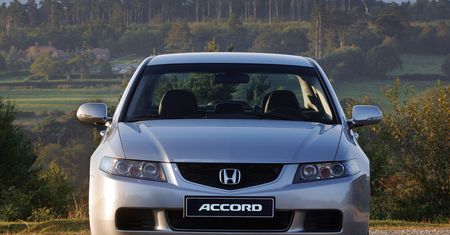 Używana Honda Accord VII z silnikiem benzynowym i-VTEC. Uwaga na minę!