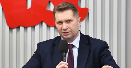 Czarnek poczuł się obrażony. Zawiadamia śledczych