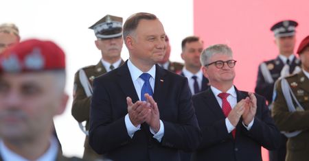 Andrzej Duda przejął zwierzchnictwo nad siłami zbrojnymi na drugą kadencję. Zwrócił się do polityków