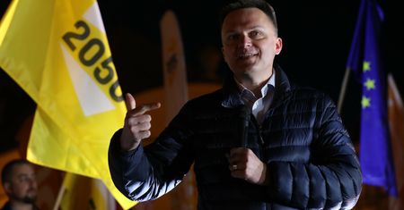 Wiec w Warszawie to za mało? Hołownia wbił szpilkę Tuskowi